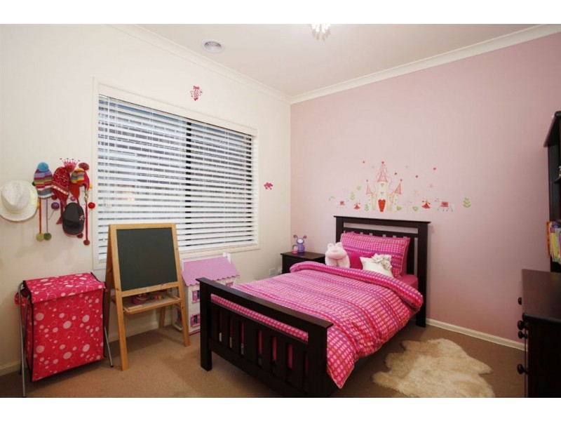 8 Georgetown Way, Officer VIC 3809