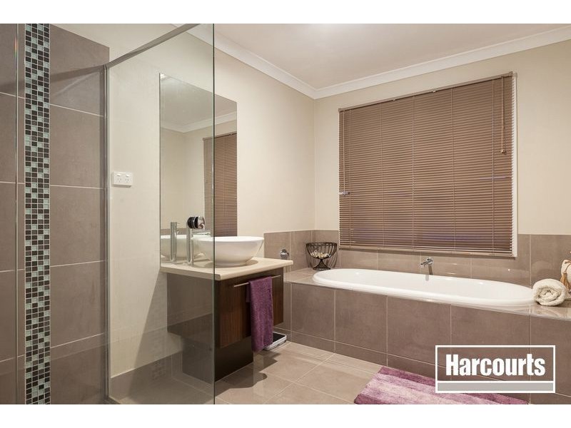 22 Grand Manor Drive, Berwick VIC 3806