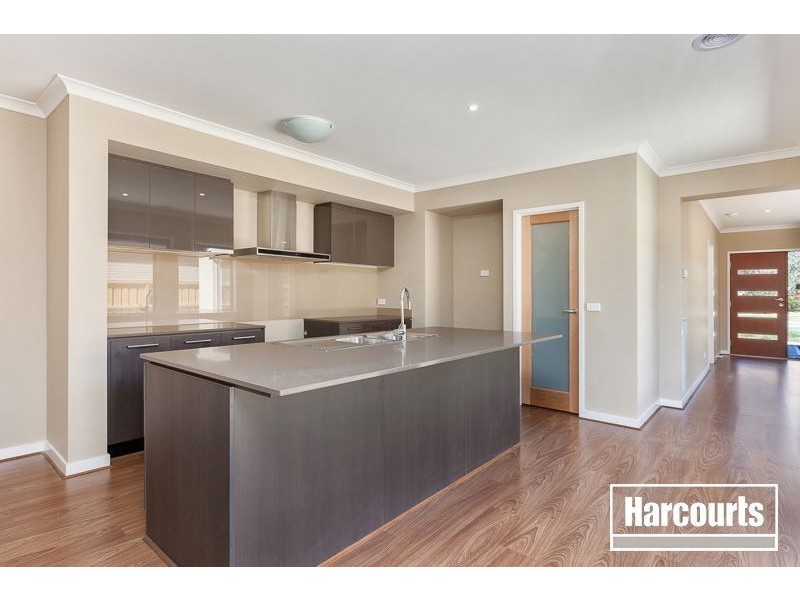 64 Mannavue Blvd, Cranbourne North VIC 3977