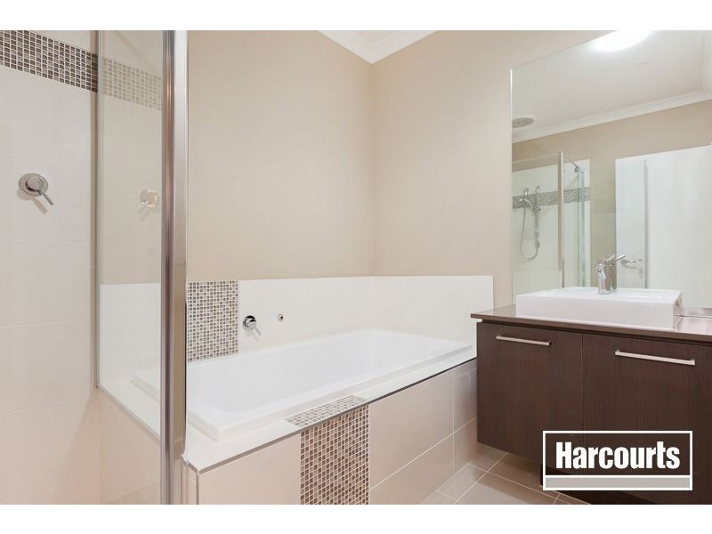 64 Mannavue Blvd, Cranbourne North VIC 3977