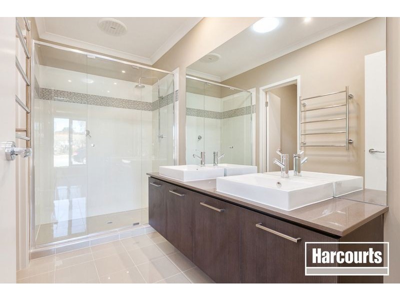 64 Mannavue Blvd, Cranbourne North VIC 3977