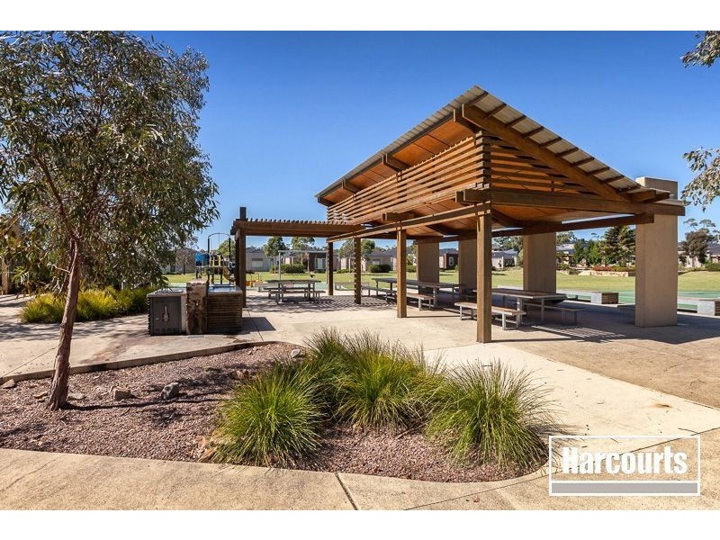 64 Mannavue Blvd, Cranbourne North VIC 3977