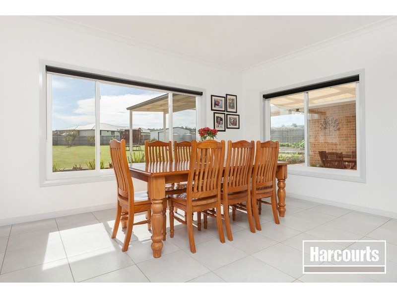 8 Grosvenor Place, Narre Warren North VIC 3804