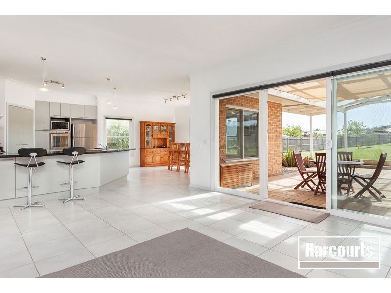 8 Grosvenor Place, Narre Warren North VIC 3804