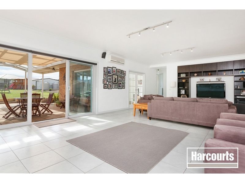 8 Grosvenor Place, Narre Warren North VIC 3804