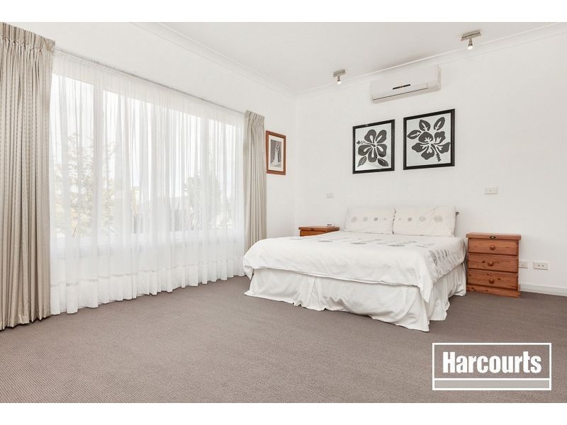 8 Grosvenor Place, Narre Warren North VIC 3804