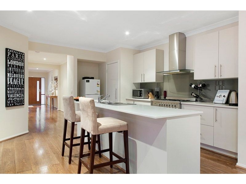 12 Waldo Avenue, Cranbourne North VIC 3977