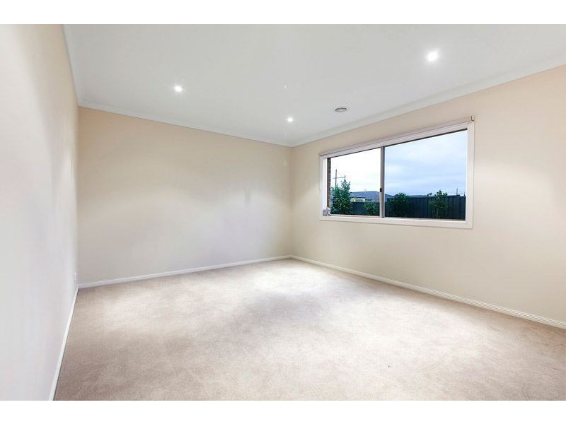 12 Waldo Avenue, Cranbourne North VIC 3977