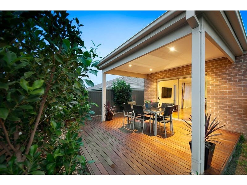 12 Waldo Avenue, Cranbourne North VIC 3977