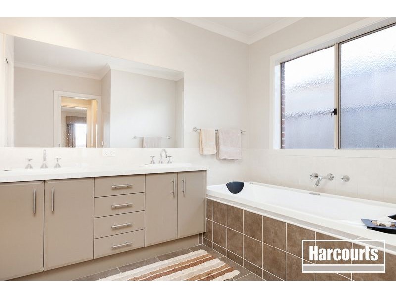 4 Angelique Street, Berwick VIC 3806