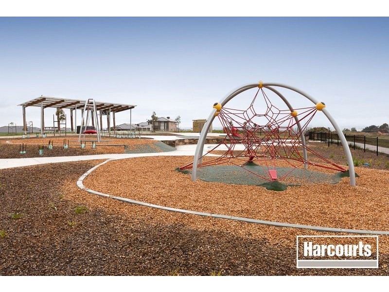 18 Forest Drive, Clyde North VIC 3978