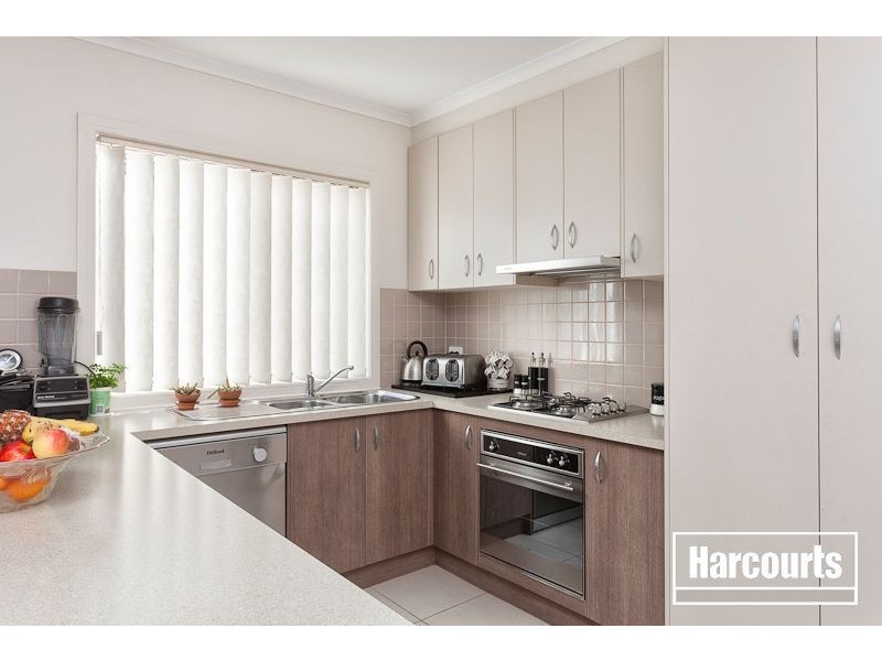 35 Fallingwater Drive, Pakenham VIC 3810