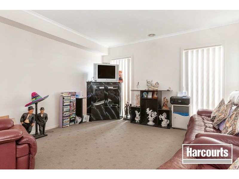 35 Fallingwater Drive, Pakenham VIC 3810