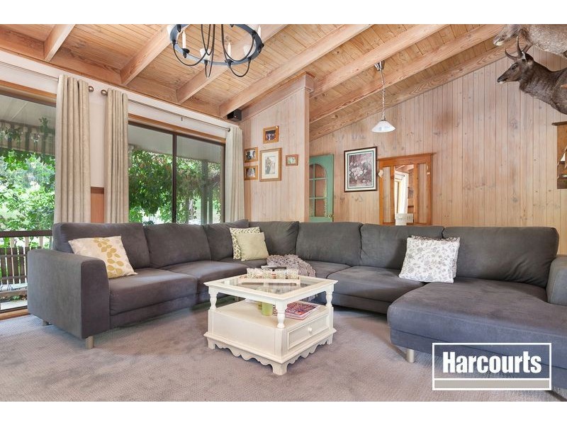 327 Hallam North Road, Lysterfield South VIC 3156