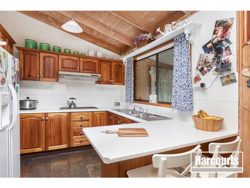327 Hallam North Road, Lysterfield South VIC 3156