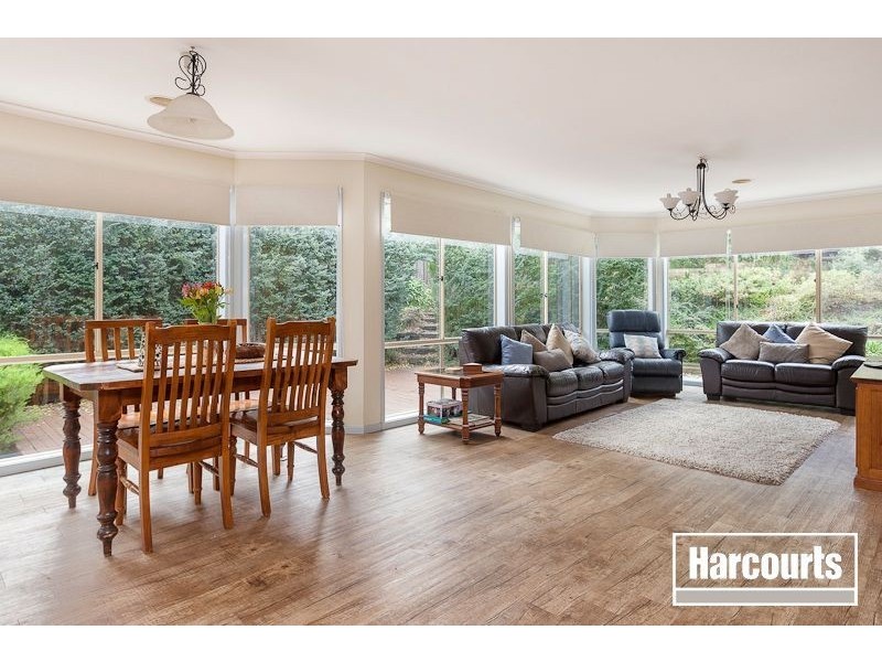 12 Fairholme Blvd, Berwick VIC 3806