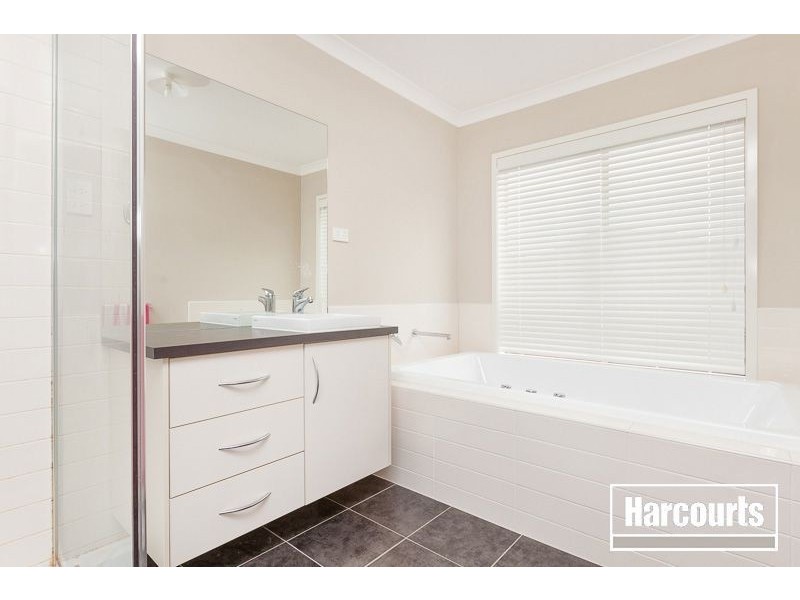 22 Sheldon Drive, Berwick VIC 3806