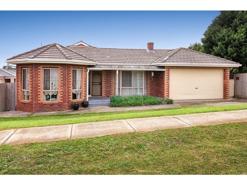 64 Golf Links Road, Berwick VIC 3806