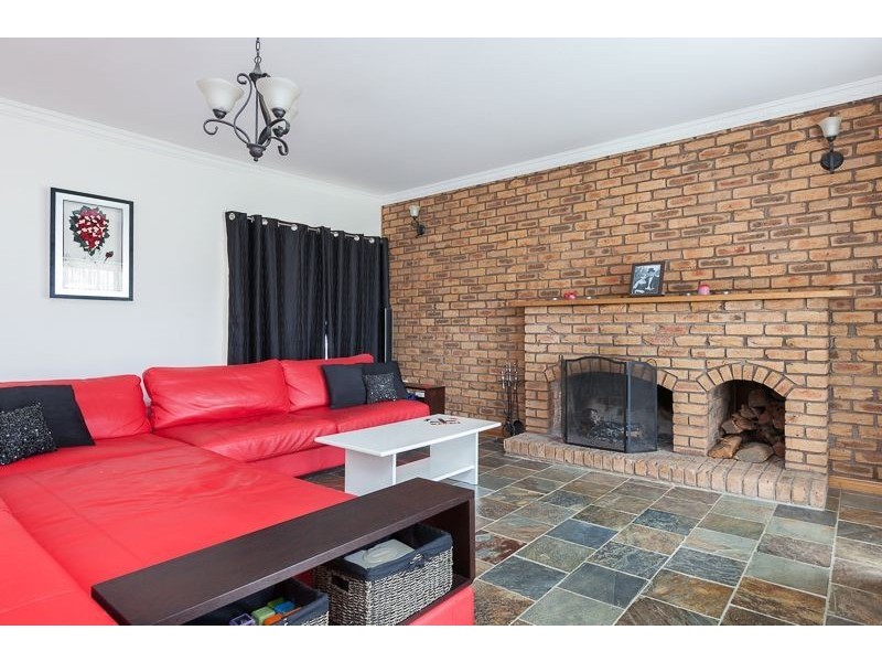 64 Golf Links Road, Berwick VIC 3806