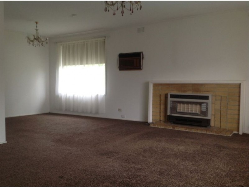 17 Evan Street, Berwick VIC 3806