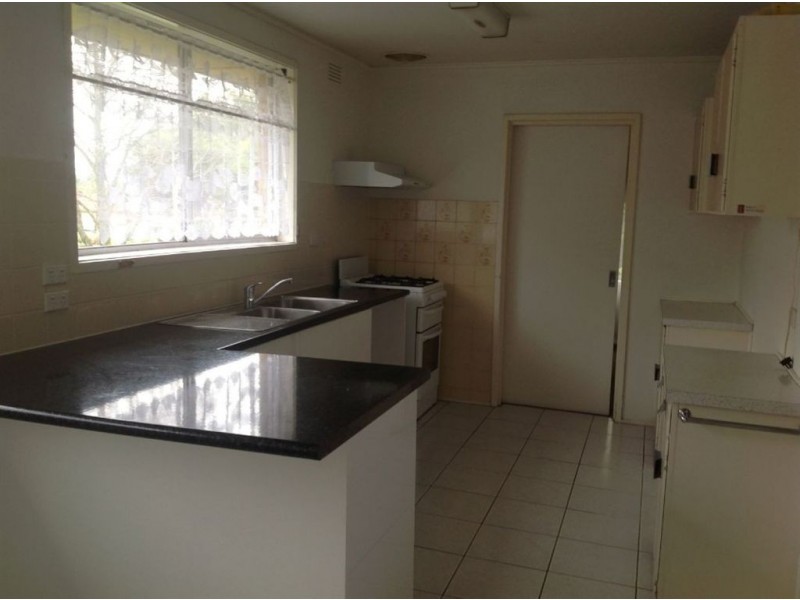 17 Evan Street, Berwick VIC 3806