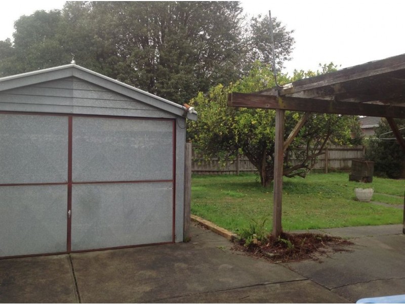 17 Evan Street, Berwick VIC 3806