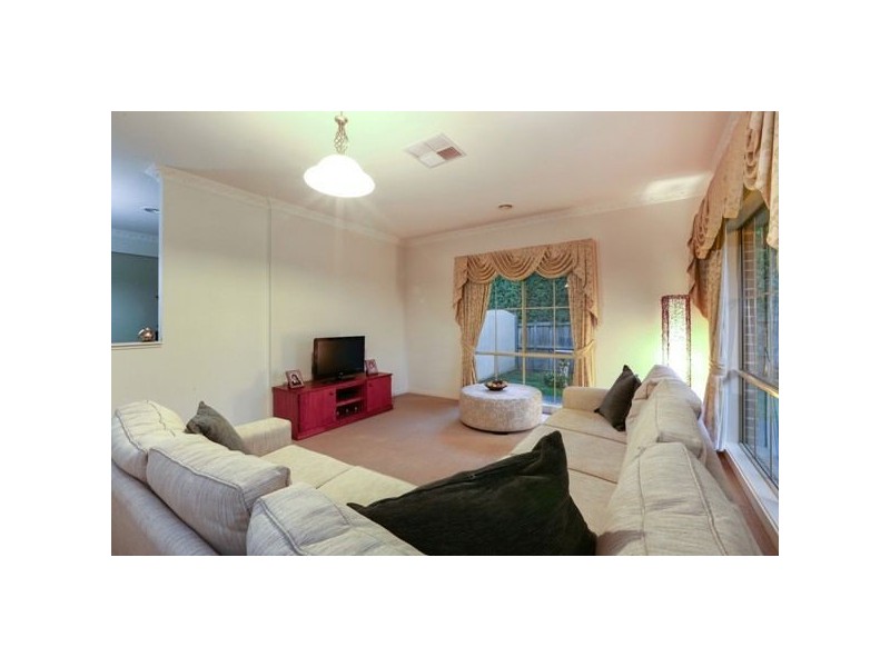 13 Grayden Drive, Berwick VIC 3806