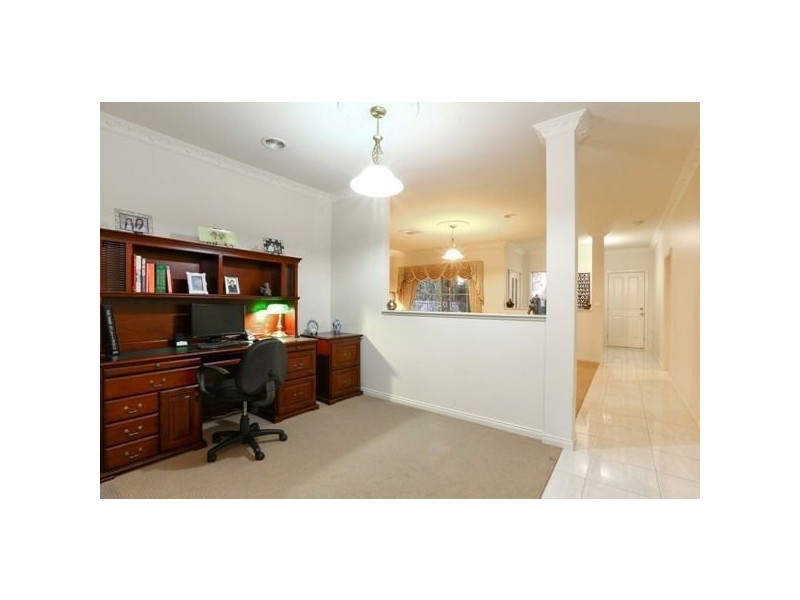 13 Grayden Drive, Berwick VIC 3806