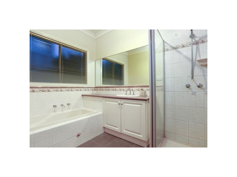 13 Grayden Drive, Berwick VIC 3806