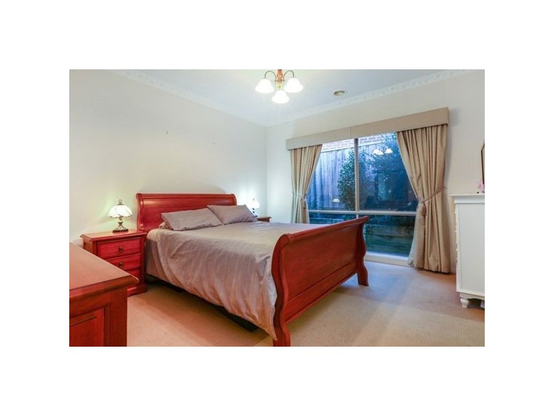 13 Grayden Drive, Berwick VIC 3806