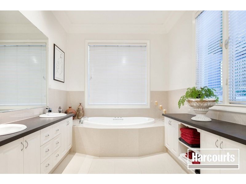 49 Ebeli Close, Narre Warren North VIC 3804