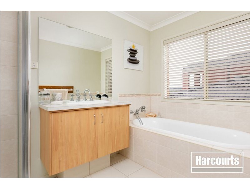 24 Vert Avenue, Narre Warren South VIC 3805