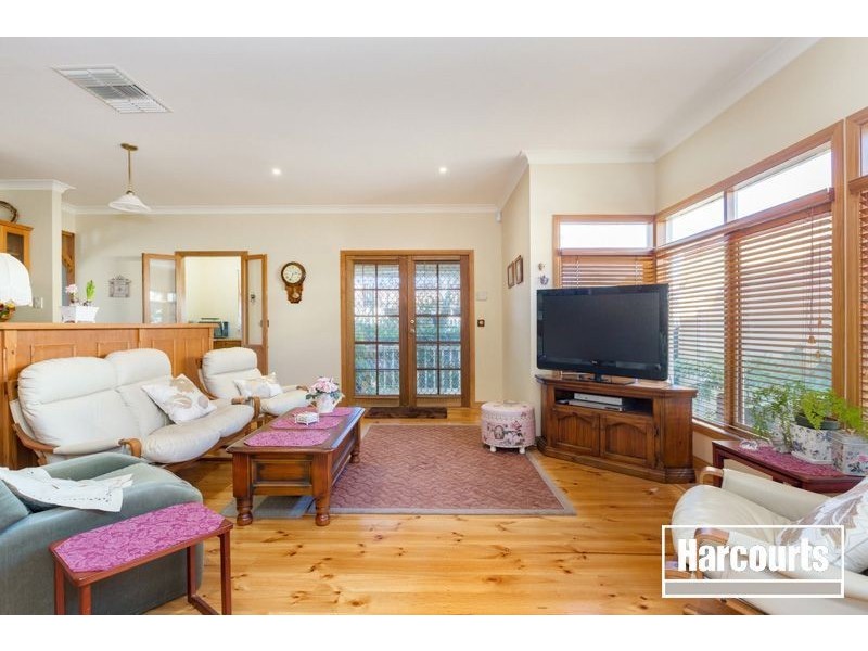 11 Lilac Crescent, Berwick VIC 3806