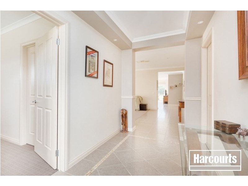 11 Sunhill Way, Berwick VIC 3806