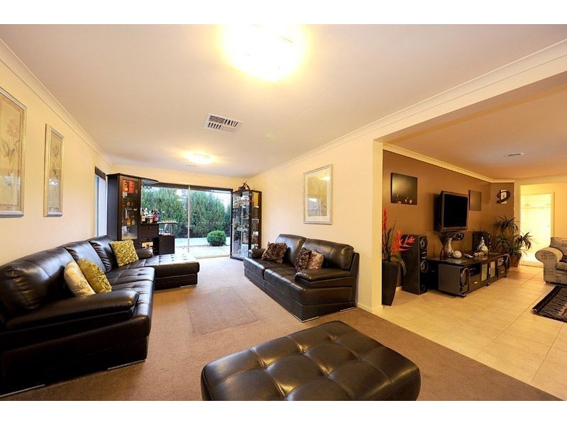 37 Jamieson Way, Berwick VIC 3806