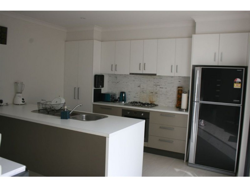 29 Rush Lilly Drive, Officer VIC 3809