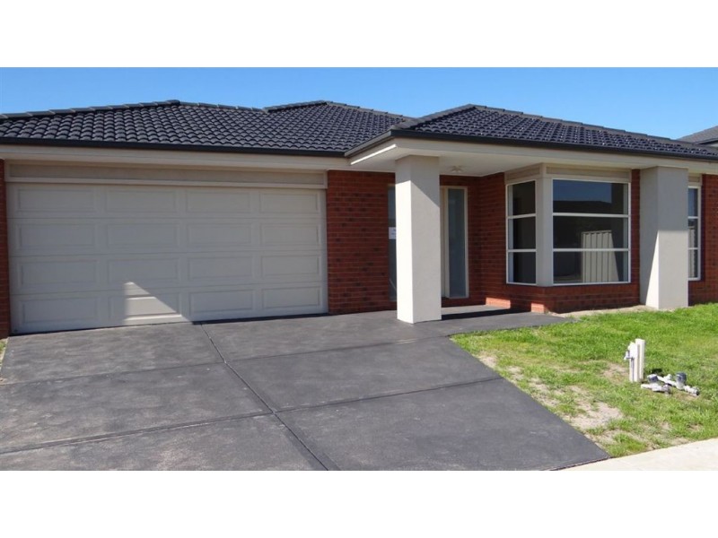 4 Corinna Way, Pakenham VIC 3810