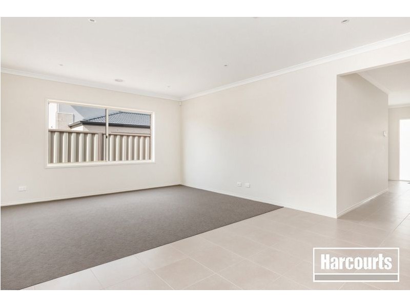 4 Corinna Way, Pakenham VIC 3810