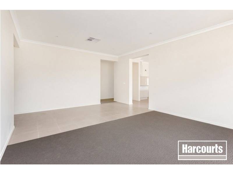 4 Corinna Way, Pakenham VIC 3810