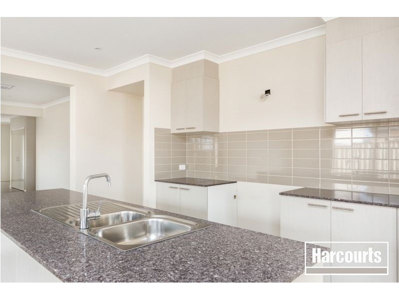 4 Corinna Way, Pakenham VIC 3810