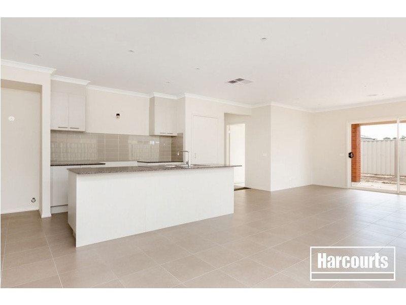 4 Corinna Way, Pakenham VIC 3810
