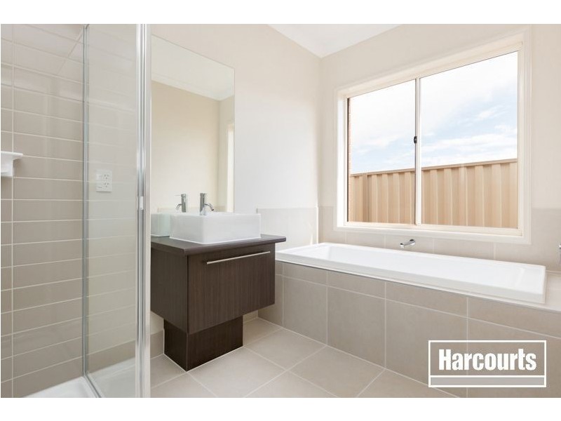 4 Corinna Way, Pakenham VIC 3810
