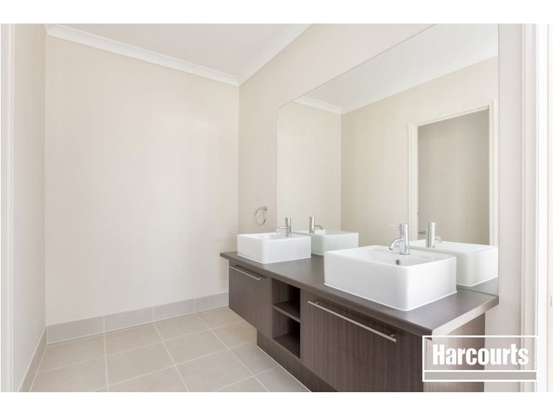 4 Corinna Way, Pakenham VIC 3810