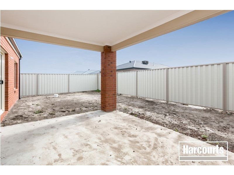 4 Corinna Way, Pakenham VIC 3810