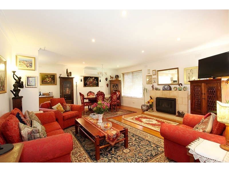 24 Lyall Road, Berwick VIC 3806