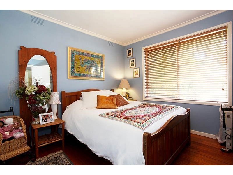 24 Lyall Road, Berwick VIC 3806