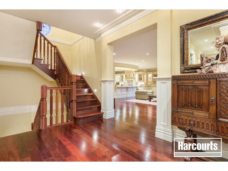 8 Lake Park Court, Lysterfield South VIC 3156