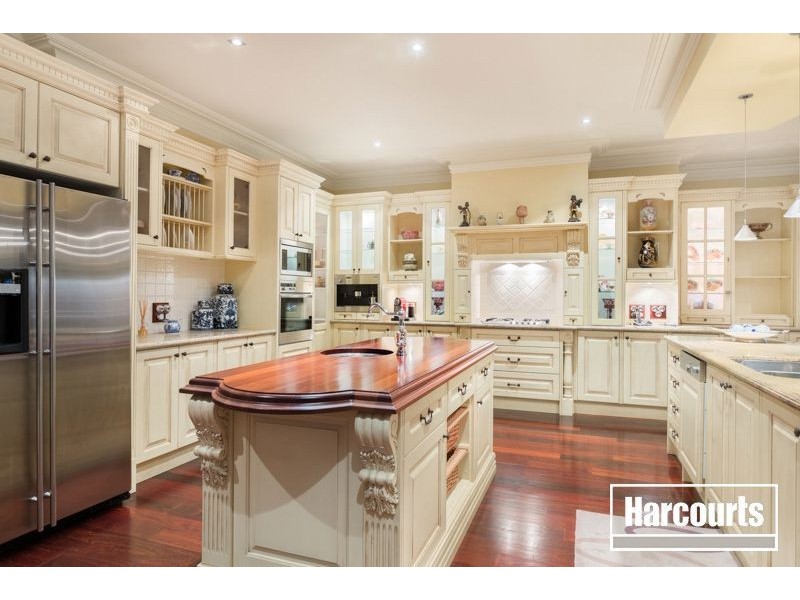 8 Lake Park Court, Lysterfield South VIC 3156