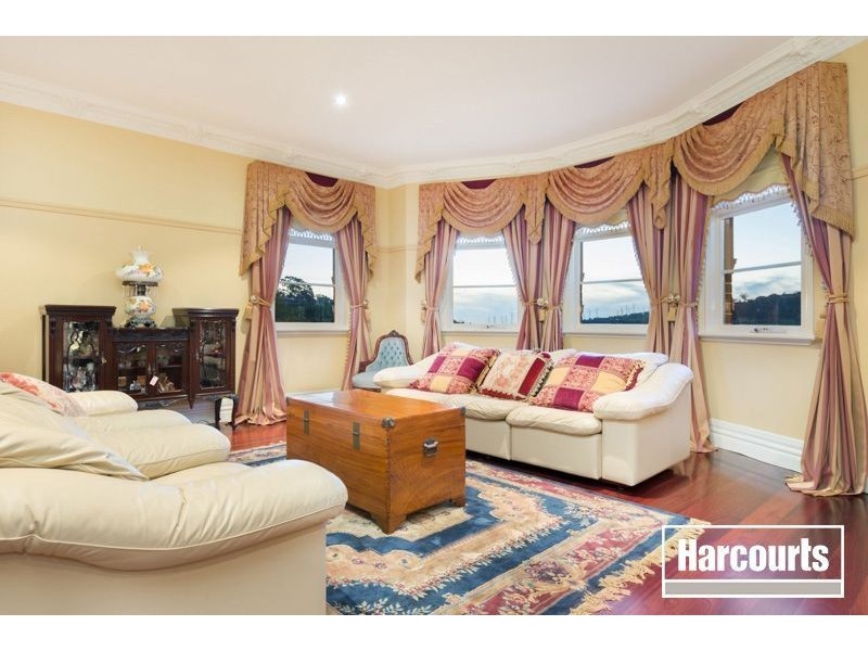 8 Lake Park Court, Lysterfield South VIC 3156