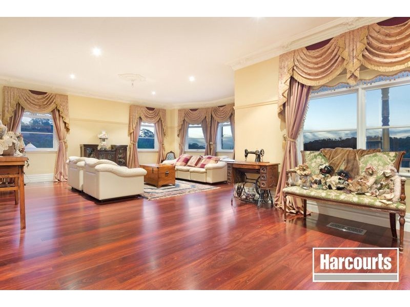 8 Lake Park Court, Lysterfield South VIC 3156